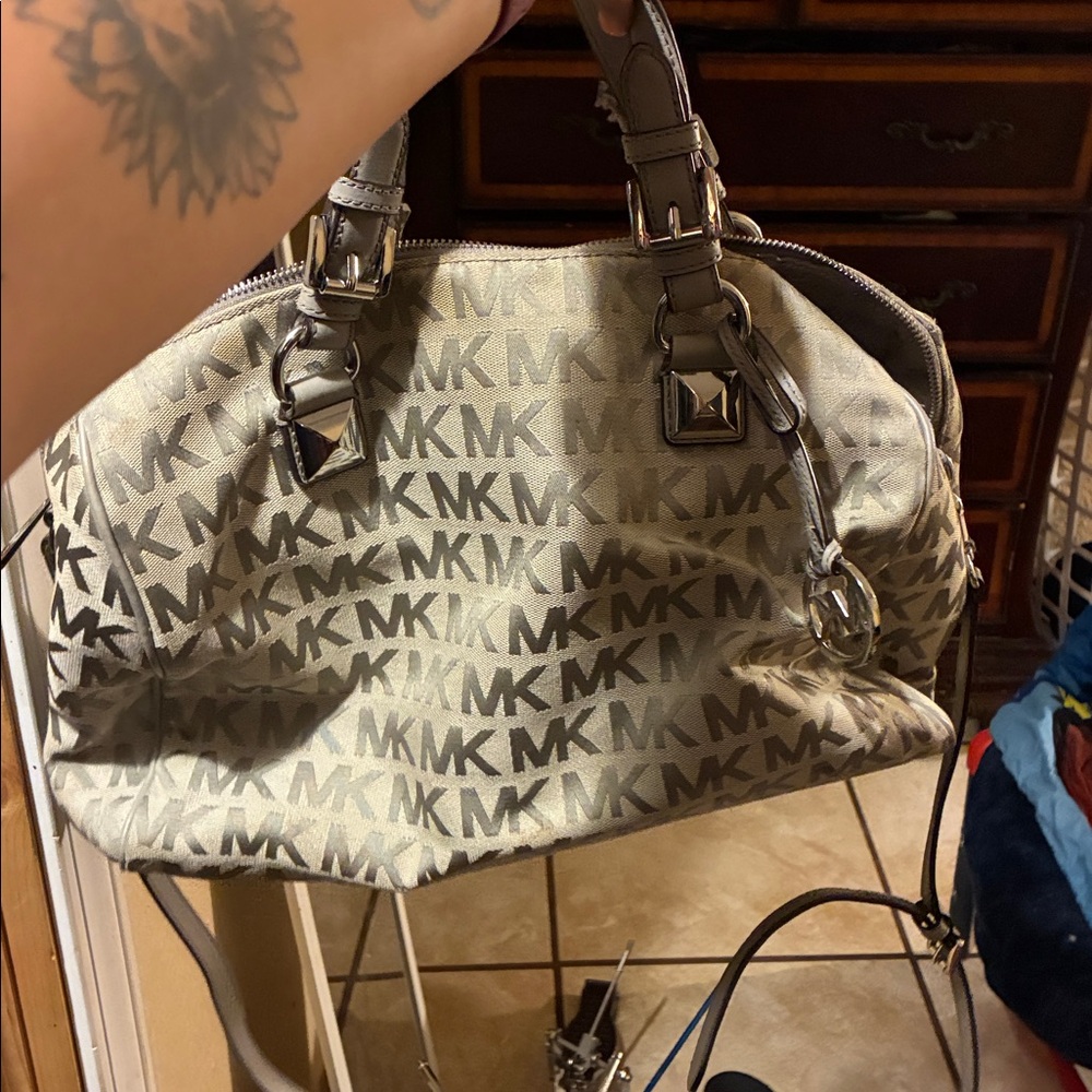 Michael Kors 🎶❤️Gray Grayson, fabric/leather satchel/Crossbody speedy 35